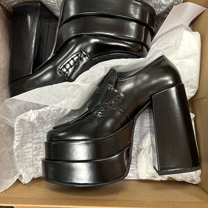 Never worn Steve Madden platforms